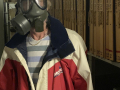 Lasse testar masken